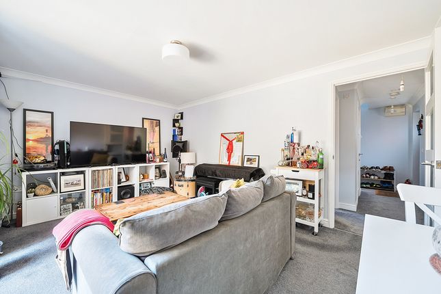 Sherriff Close, Esher, KT10 3 bed end of terrace house for sale