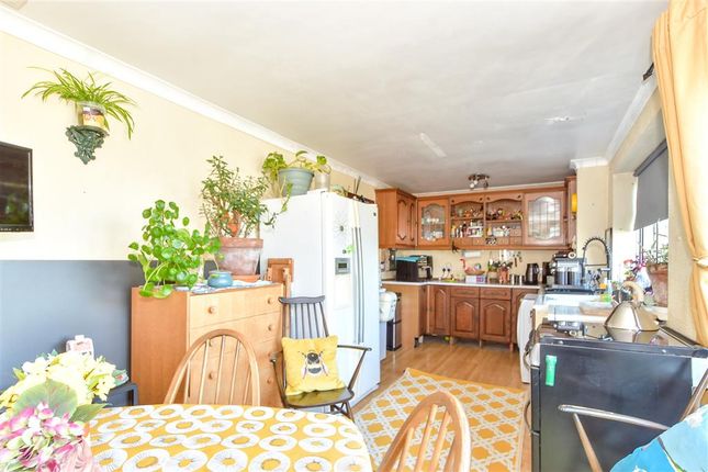 Blissford Close, Havant, Hampshire 3 bed end of terrace house for sale