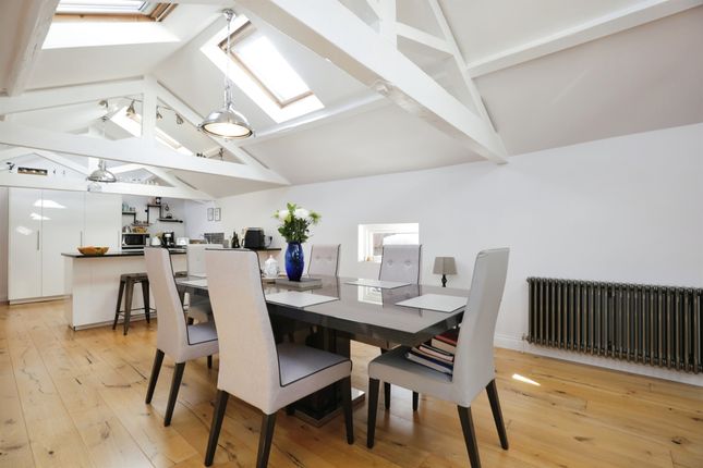 5 bedroom end of terrace house for sale