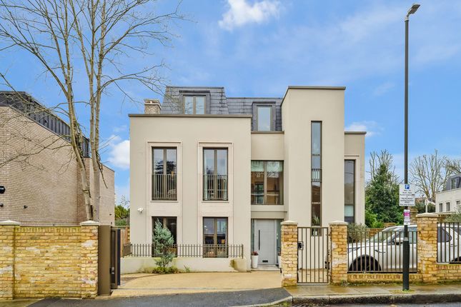 6 bed detached house
