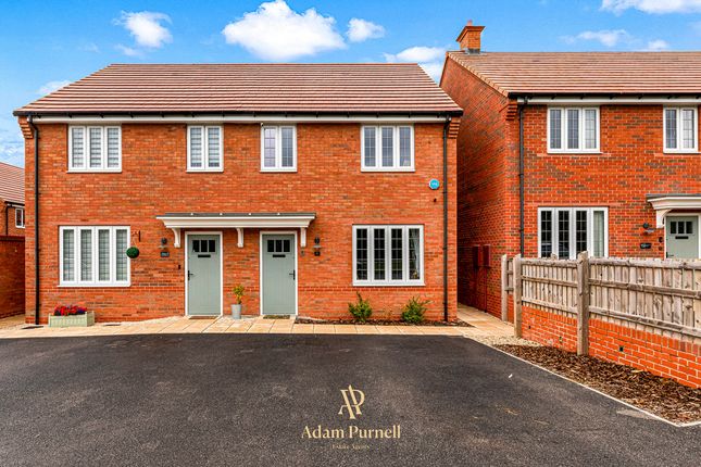 Stock Dove Close, Hinckley, LE10 3 bed semi