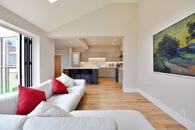 4 bedroom end of terrace house for sale