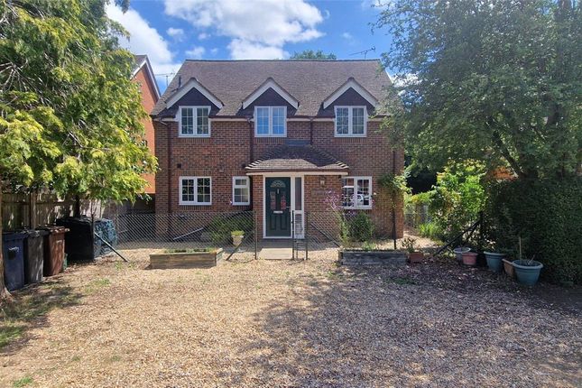 The Hatches, Farnham, Surrey, GU9 3 bed detached house for sale