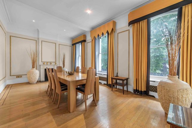 Gloucester Square, Hyde Park, London 3 bed flat for sale