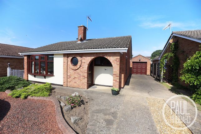 Lyngate Avenue, Lowestoft, NR33 2 bed detached bungalow for sale