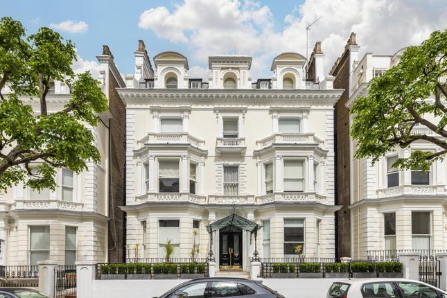 Holland Park, London, W11 2 bed flat for sale