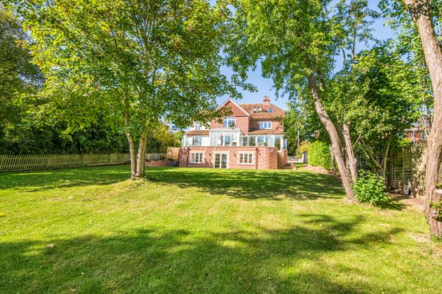 6 bedroom detached house for sale