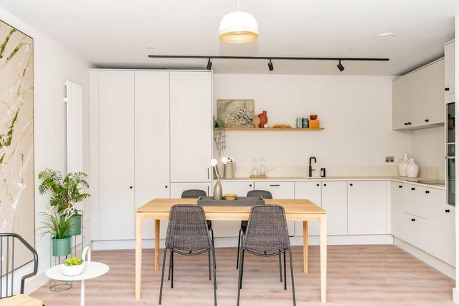 33 (Flat 4) Eyre Place, New Town 2 bed apartment for sale