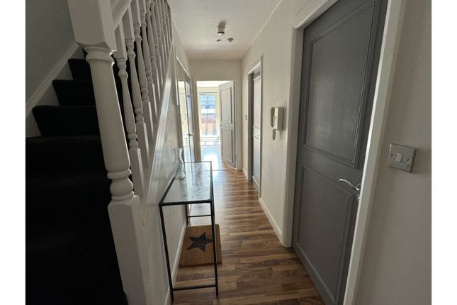 2 bed flat