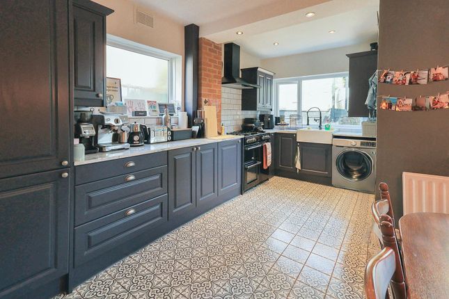 Foxhill Road, Carlton, Nottingham 3 bed semi