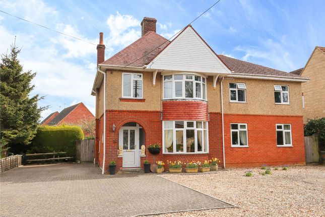 Lickhill Road, Calne SN11 5 bed detached house for sale
