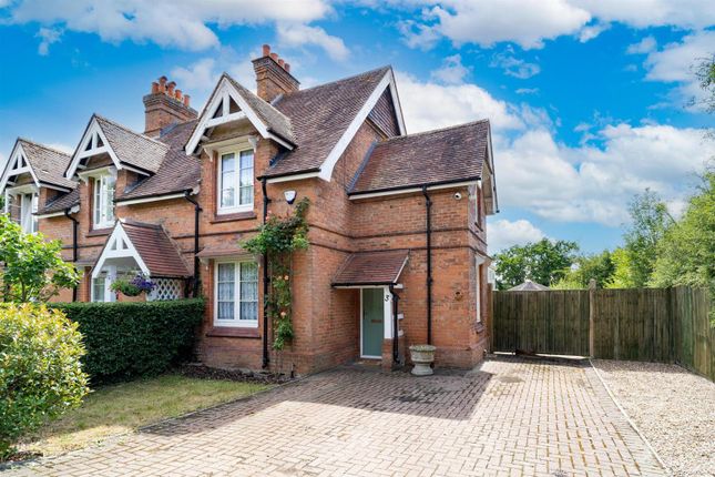 Organ Hall Cottages, Borehamwood WD7 3 bed semi