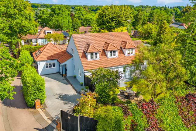 Turpins Chase, Oaklands, Welwyn... 4 bed detached house for sale