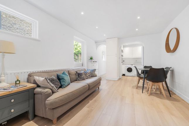 Saltoun Road, SW2 3 bed flat for sale
