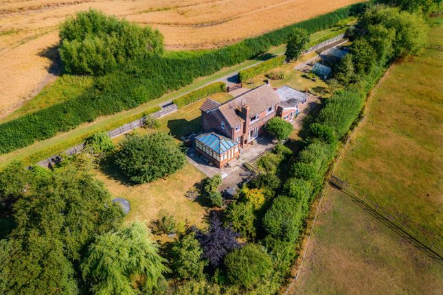 Castle Lane Woolscott Warwickshire... 3 bed detached house for sale