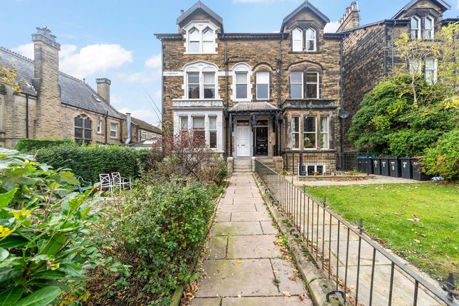 6 bedroom semi-detached house for sale