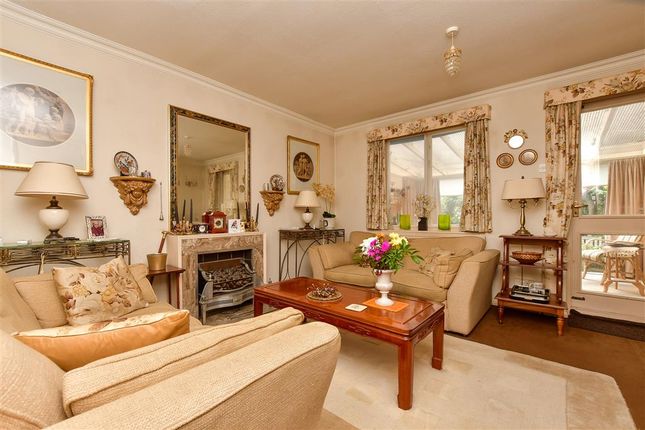 Hunting Gate Mews, Sutton, Surrey 2 bed terraced house for sale