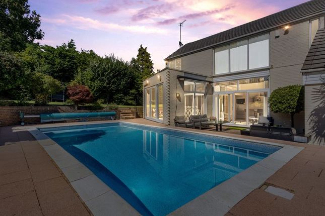 Robin Way, Cuffley EN6 5 bed detached house for sale