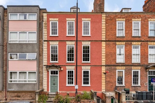 6 bedroom terraced house for sale