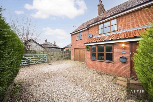 Pound Green Lane, Shipdham, Thetford 5 bed semi
