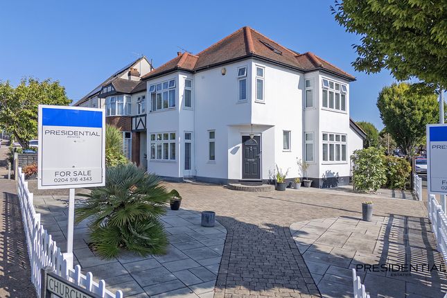 Loughton IG10 4 bed detached house for sale