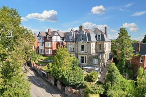 MAGNIFICENT PERIOD HOME  Ty Carrig... 7 bed semi