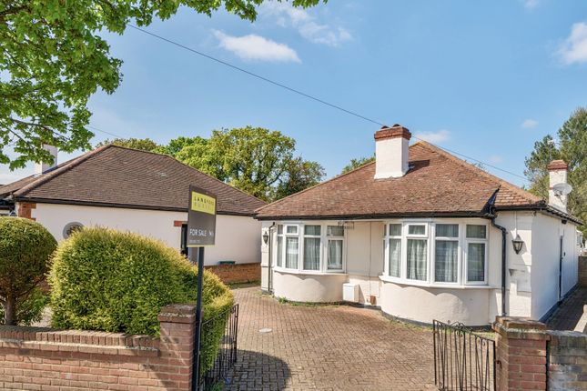 Chaffinch Avenue, Croydon 3 bed detached house for sale
