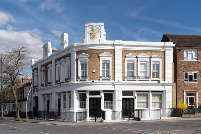 Oglander Road, London, SE15 2 bed ground floor maisonette for sale