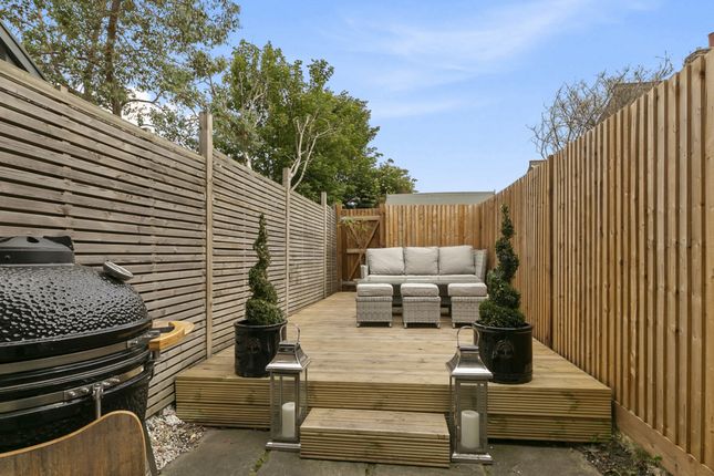 Brookwood Road, London, SW18 2 bed flat for sale