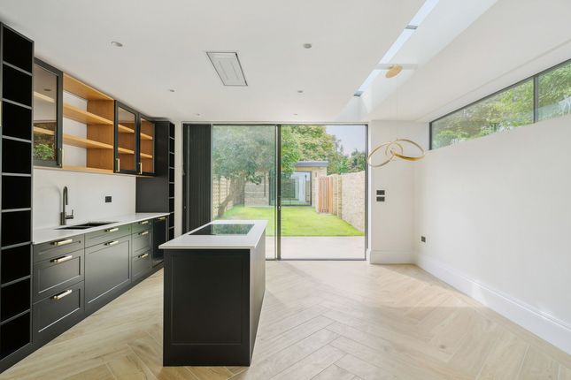 4 bedroom end of terrace house for sale