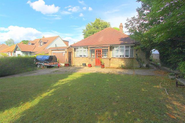 South Drive, Banstead SM7 3 bed detached bungalow for sale