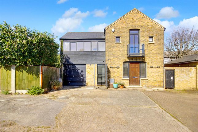 Chase Side, Enfield 2 bed detached house for sale