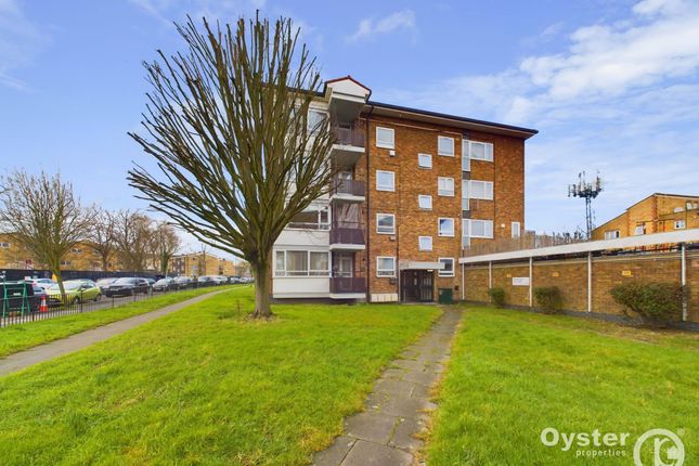 Bowes Road, London, N11 3 bed flat for sale