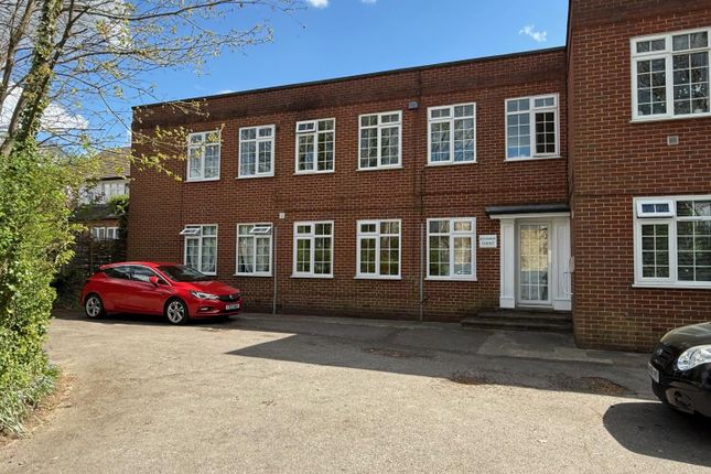 EPSOM ROAD, LEATHERHEAD, KT22 1 bed apartment for sale