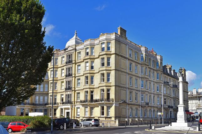 Grand Avenue, Hove, BN3 2 bed flat for sale