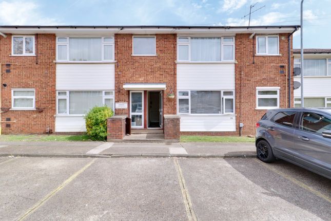 Woodside Close, Rainham RM13 2 bed ground floor flat for sale