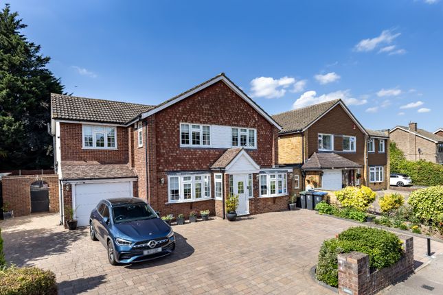 Woolhampton Way, Chigwell, IG7 4 bed link detached house for sale
