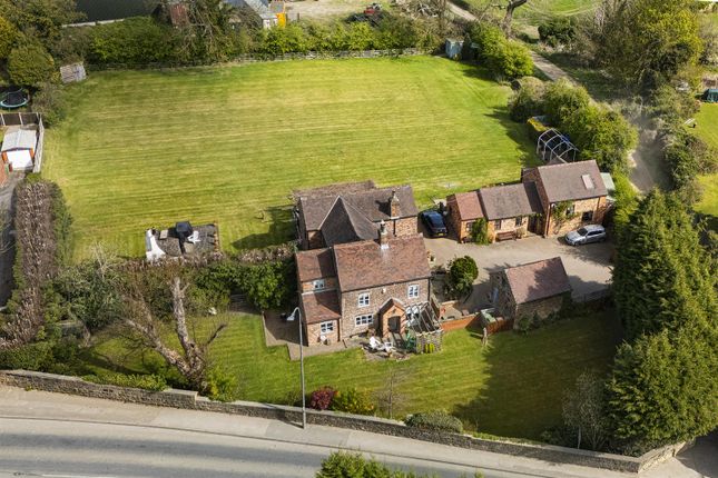 Doncaster Road, Wakefield WF4 7 bed detached house for sale