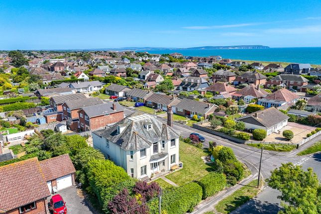 57 Western Avenue, Barton on Sea, New... 2 bed apartment for sale
