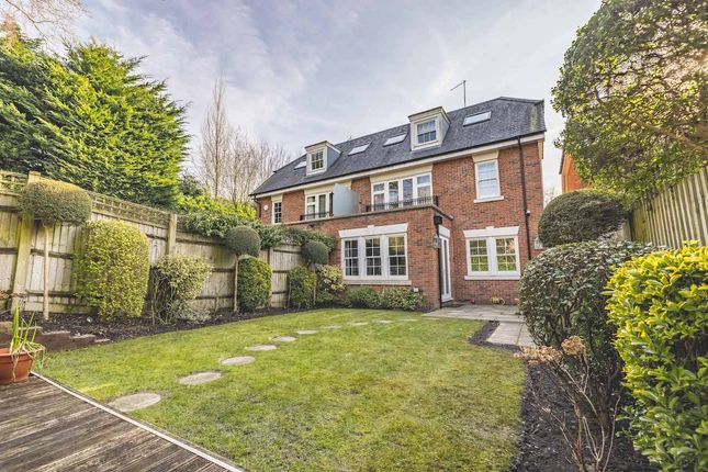 Oak Wood Place, Gerrards Cross SL9 3 bed semi