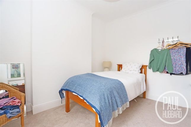 London Road South, Lowestoft, NR33 3 bed house for sale