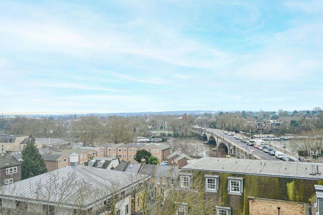 Rivers House, Brentford, TW8 2 bed flat for sale