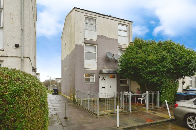 6 bedroom town house for sale