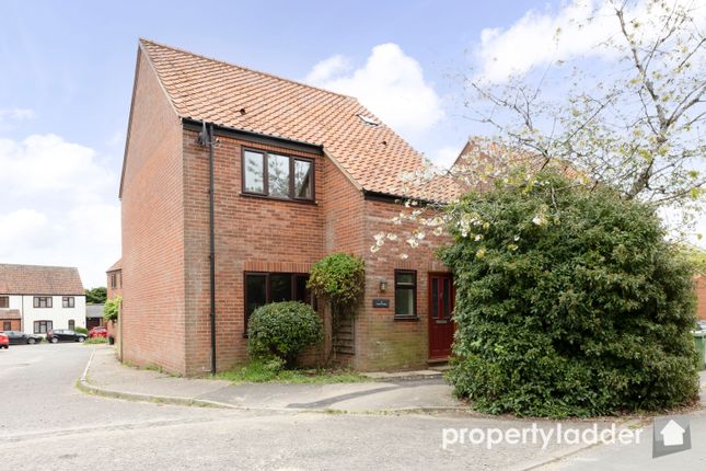 3 bedroom link detached house for sale