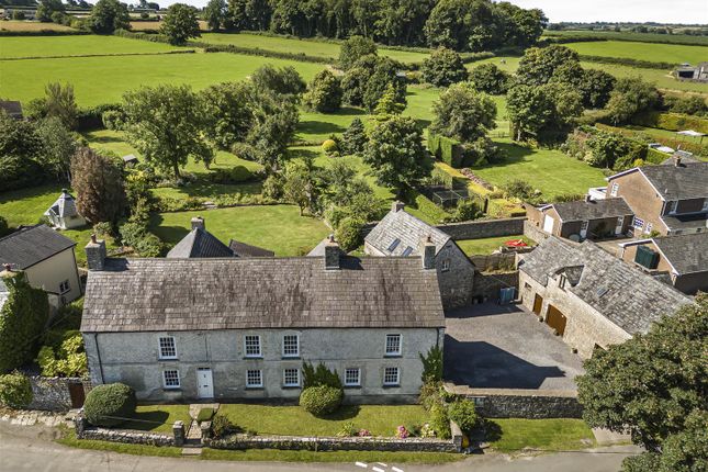 6 bedroom detached house for sale