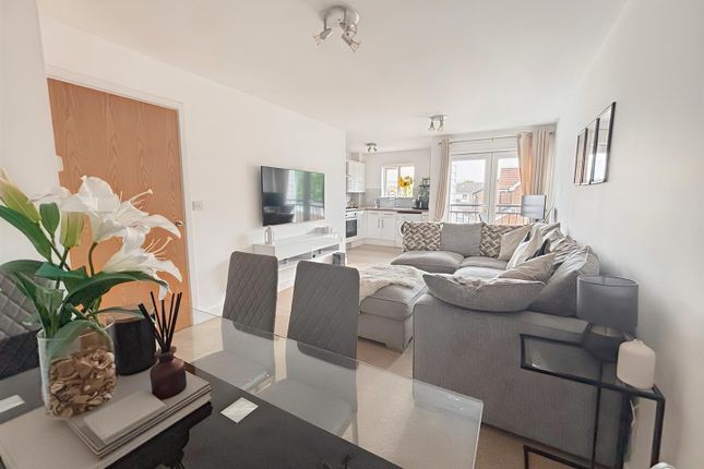 2 bedroom flat for sale