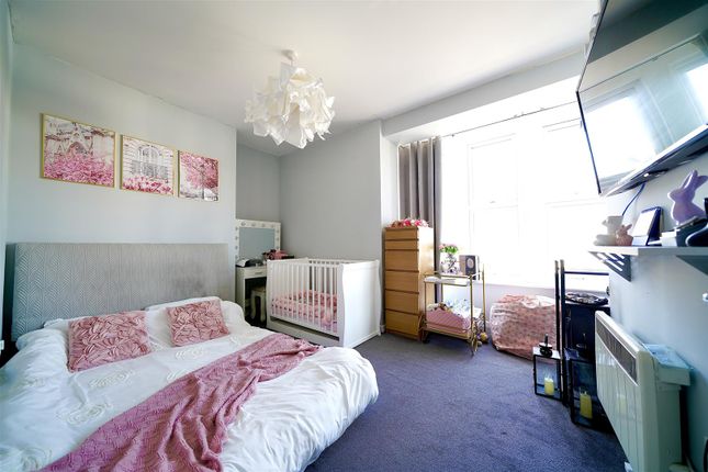 3 bedroom flat for sale