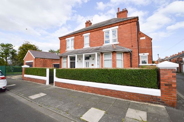 10 bedroom detached house for sale