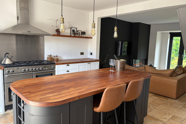 4 bed detached house