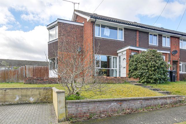 Home Park, Oxted, Surrey, RH8 3 bed end of terrace house for sale